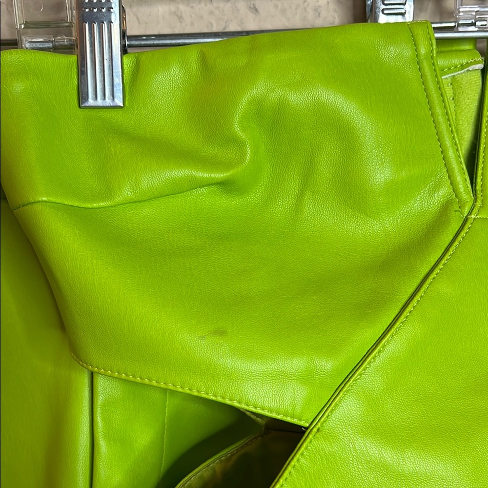 Meshki 2-Pc Sz Small Green Crop Top worn Em­ma Her­nan as in Sell­ing Sun­set - Picture 14 of 16